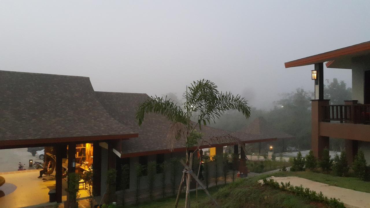 Phu Chom Mork Resort サンクラブリー エクステリア 写真