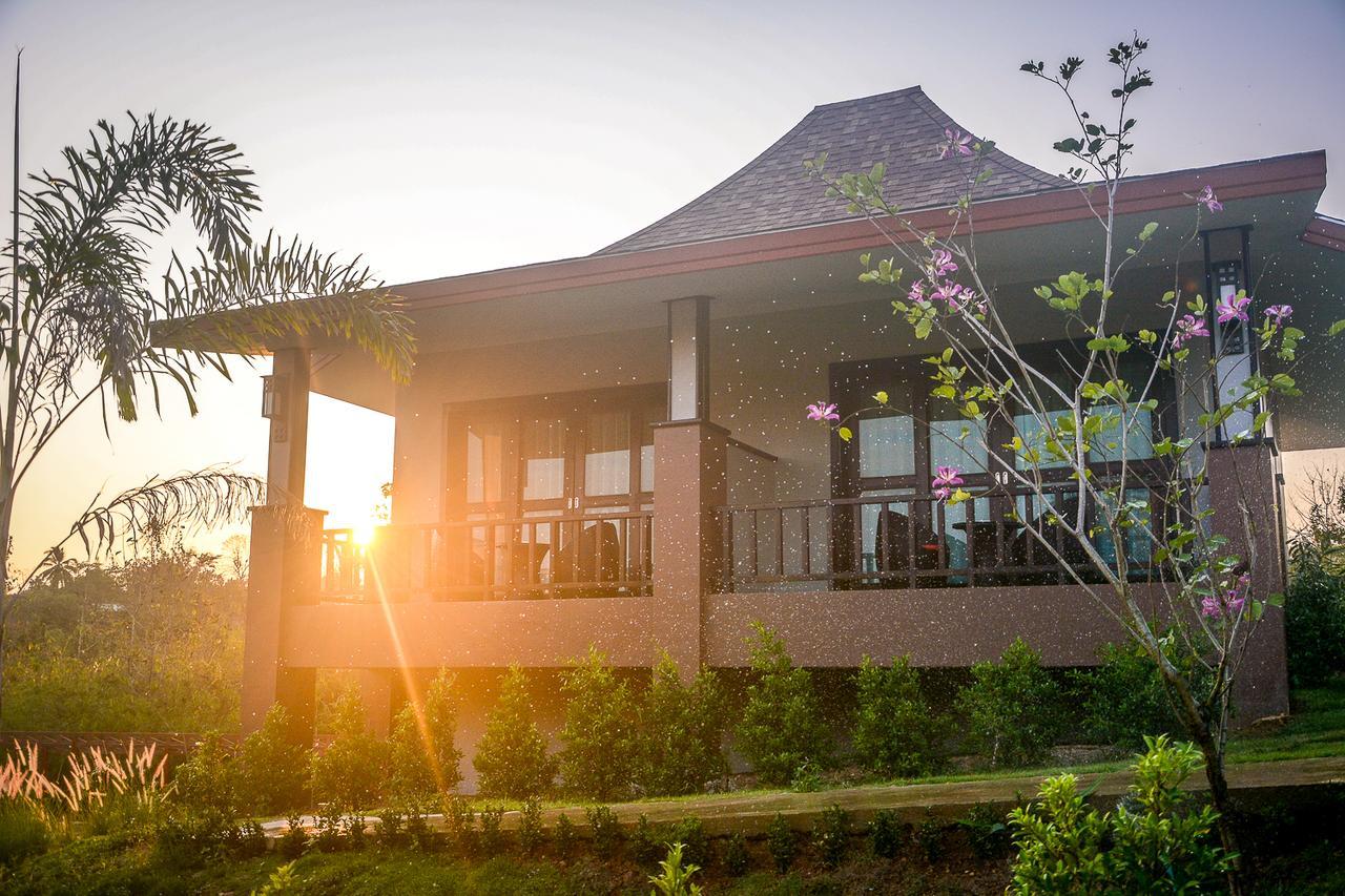 Phu Chom Mork Resort サンクラブリー エクステリア 写真